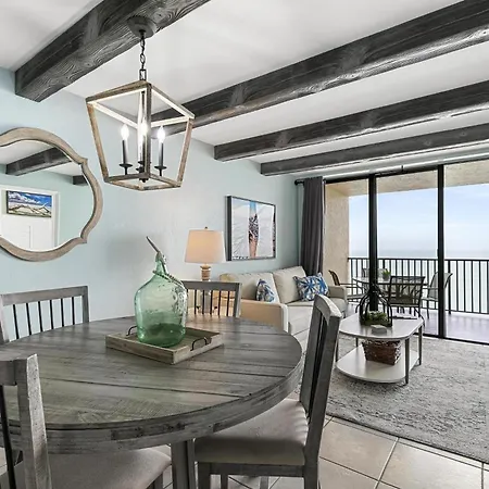New Listing-Pristine Cozy Ocean Penthouse Condo